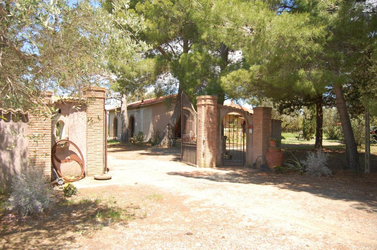 Relais Casale Il Poggetto - Olivo 2 By Zoom In Earth Apartment Cecina  Luaran gambar